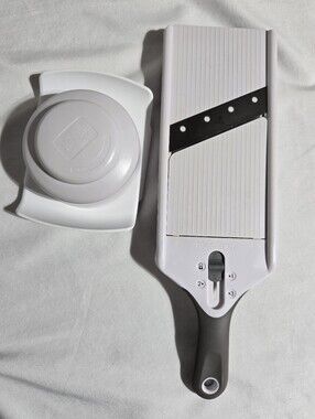 Pampered Chef Simple Slicer Adjustable Mandoline Vegetable Cutter Food Holder